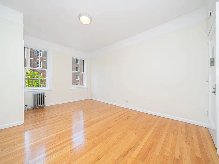 117 W 13th St #67 — Photo 2