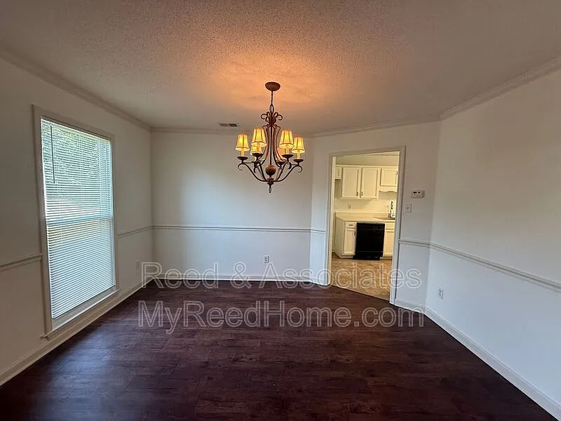 4 bed, 2.5 bath, 2728 sqft, $2,525 — Photo 3