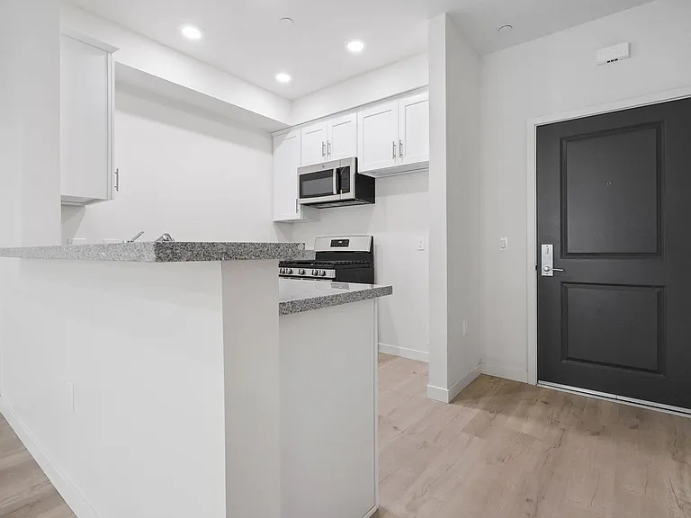 YaYa Columbus Apartments — Photo 18