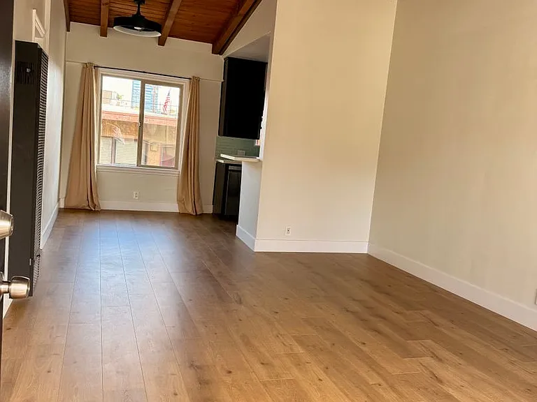 1101 E Grand Ave — Photo 22