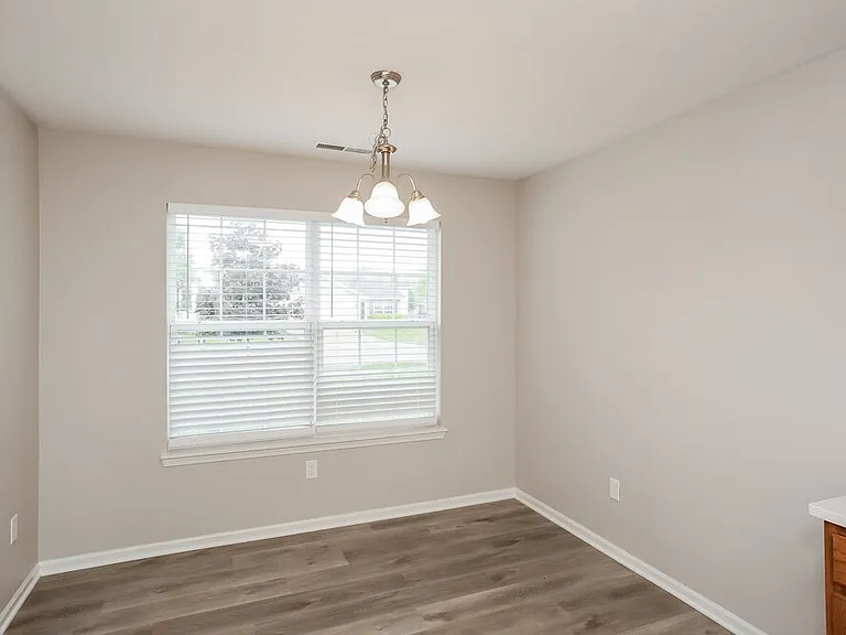 126 Thistlewood Dr — Photo 6