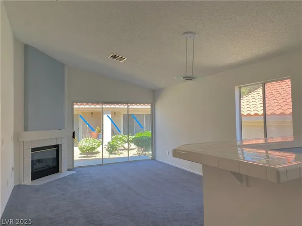 7820 Ravenhollow Ln, Las Vegas, NV 89145