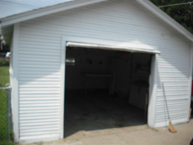 2nd image of 1925 S Topeka St