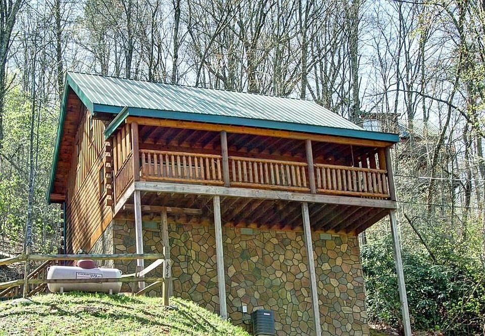 1st image of 1814 Rhododendron Ln
