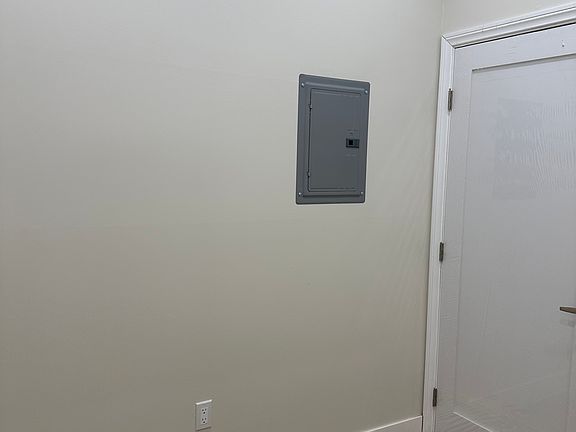 4th image of 14342 Tiara St #4