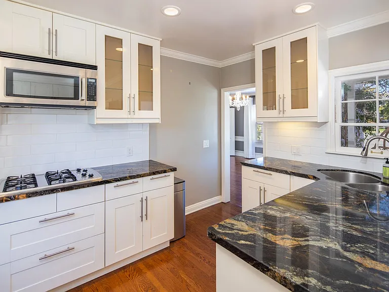 3109 Laurel St — Photo 12