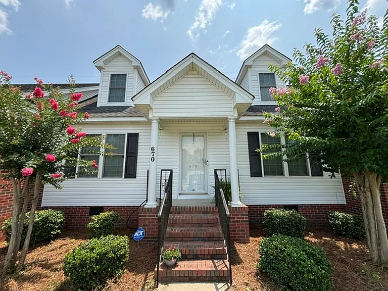 670 Amberdale West Cir — Photo 2
