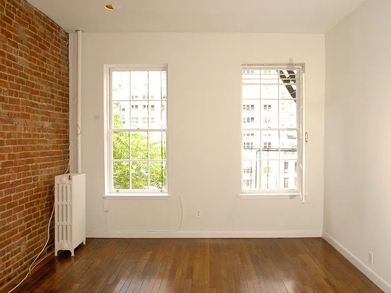 345 E 85th St #5RW — Photo 2
