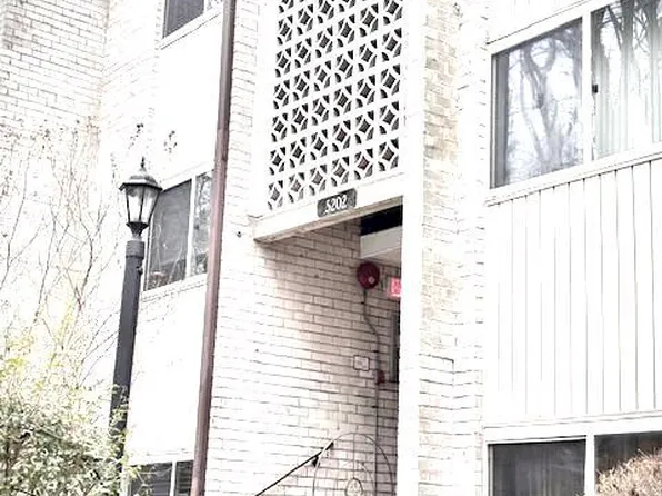 5202 Crossfield Ct #120, Rockville, MD 20852