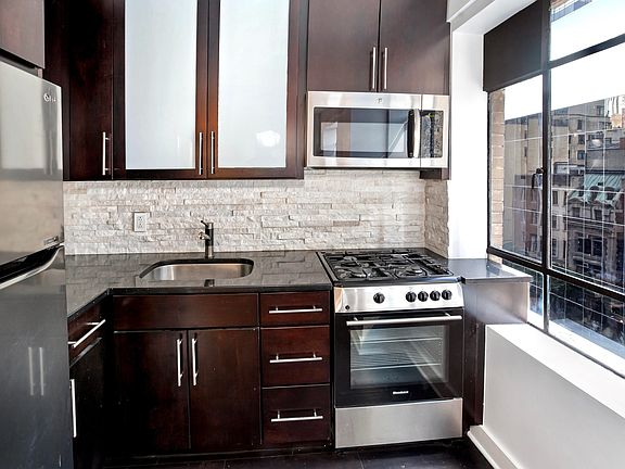 4th image of 45 W 54th St #8D