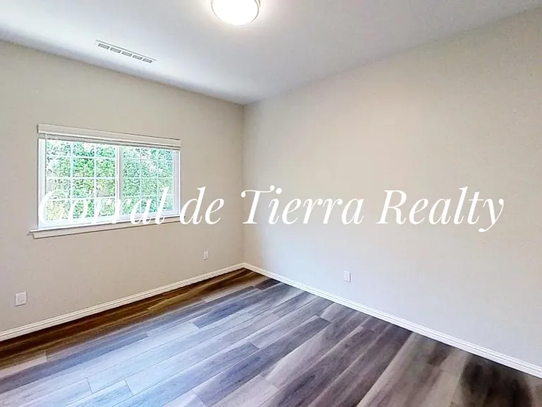 34 Maple St — Photo 13