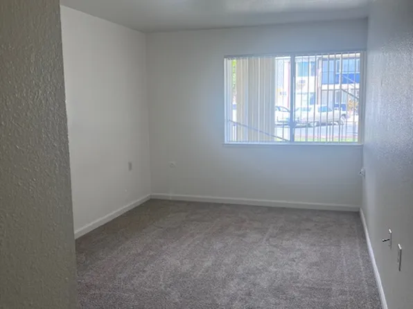 1102 West St #V4, Suisun City, CA 94585