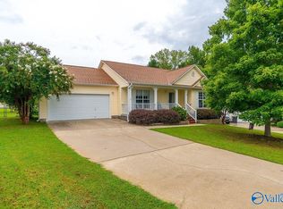 5 Robin Ct, Hartselle, AL 35640
