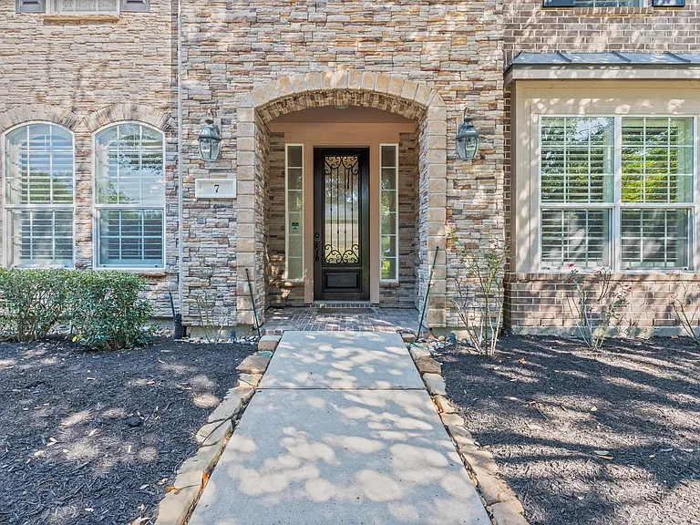 7 N Beech Springs Cir — Photo 4