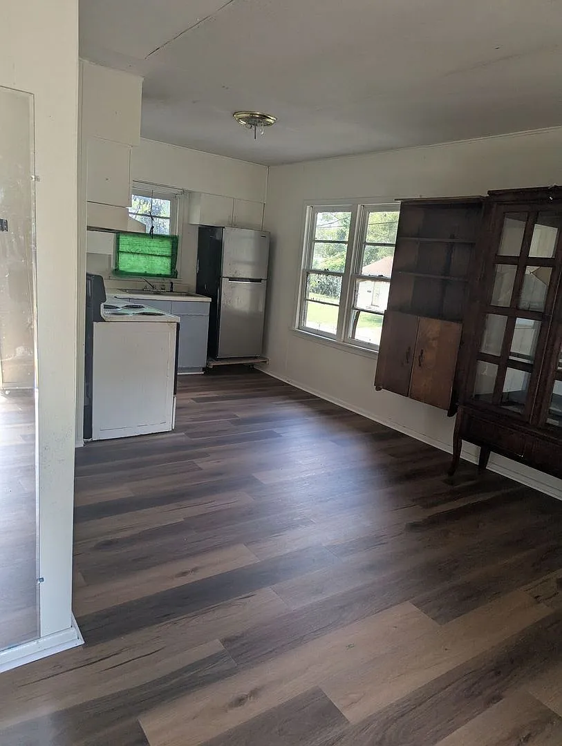 2 Bed 1 Bath House — Photo 3