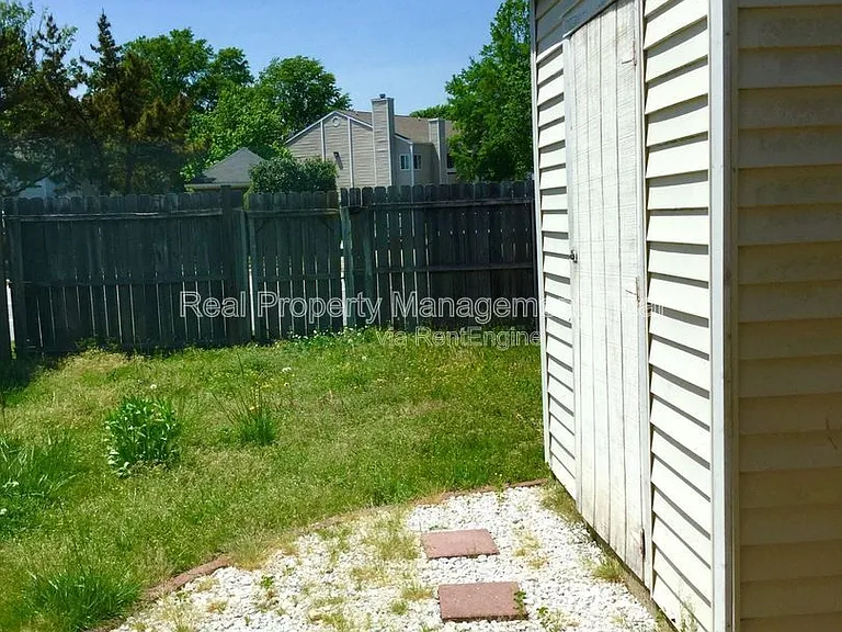 1664 Jameson Dr — Photo 14