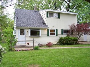 27882 N Converse Rd, Island Lake, IL 60042