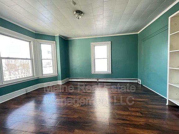 2nd image of 192 Essex St #1