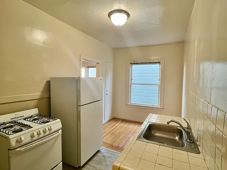 1450 Chestnut St #204 — Photo 7