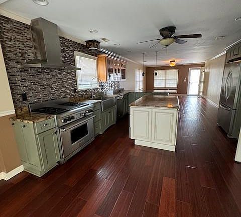 3rd image of 561 Pennington Ave