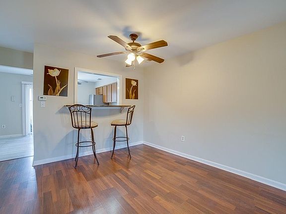 3rd image of 18 Canterbury Cir #18