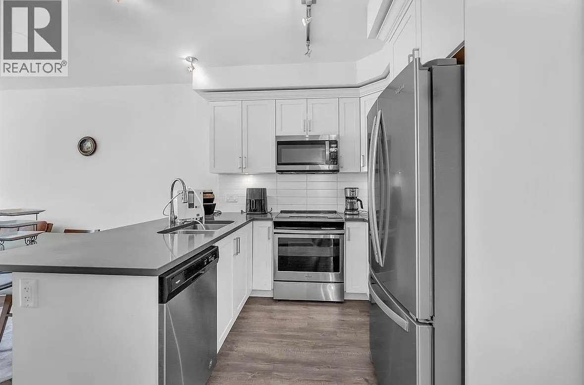 2 bed, 900 sqft, $2,700 — Photo 4
