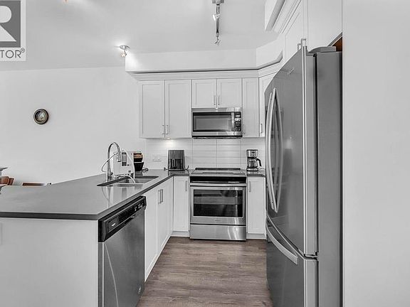 4th image of 2436 Kelly Ave #216