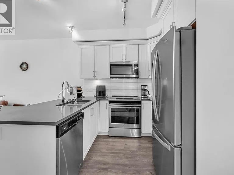 2436 Kelly Ave #216 — Photo 4