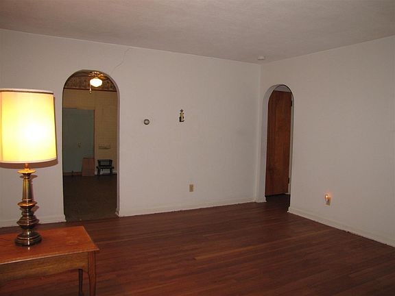 4th image of 416 N Oakland St