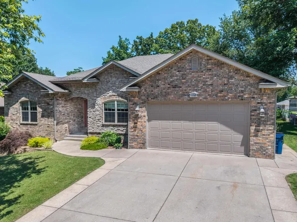 1343 Hampshire Cir, Mountain Home, AR 72653