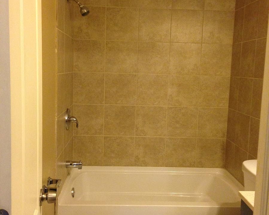 2nd image of 736 Oakton Rd