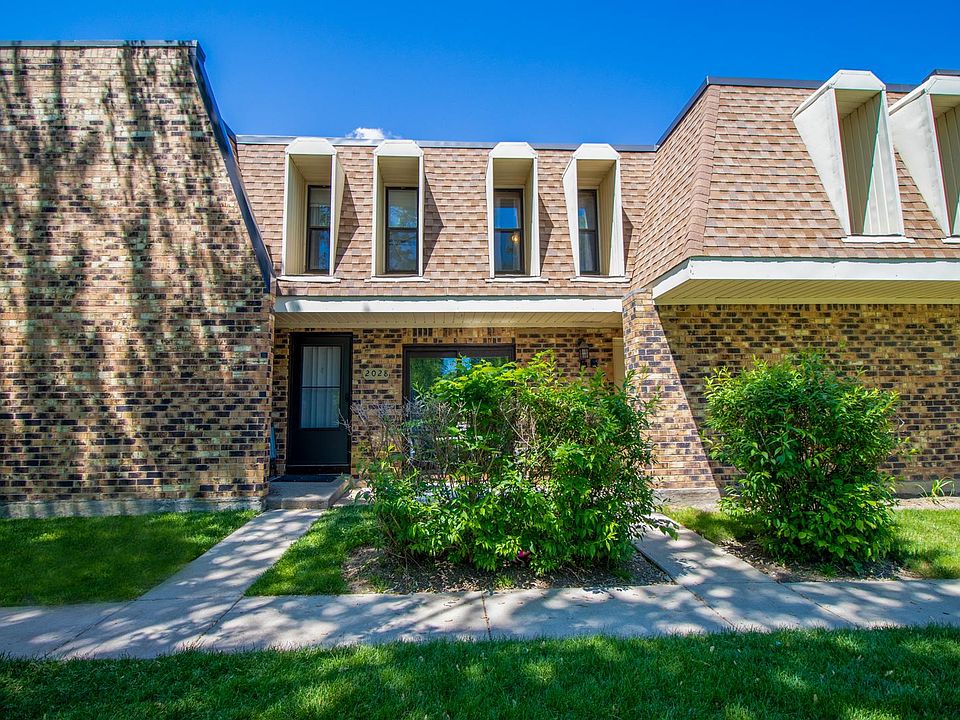1st image of 2028 Country Club Dr #8G