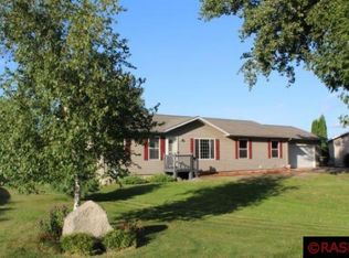 418 Valley View Dr, Courtland, MN 56021