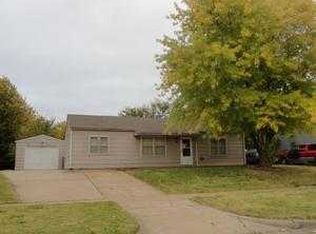 851 Cherokee Dr, Salina, KS 67401