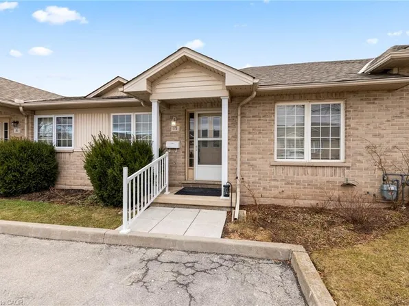 24 Kenyon Cres #15, Grimsby, ON L3M 5S4