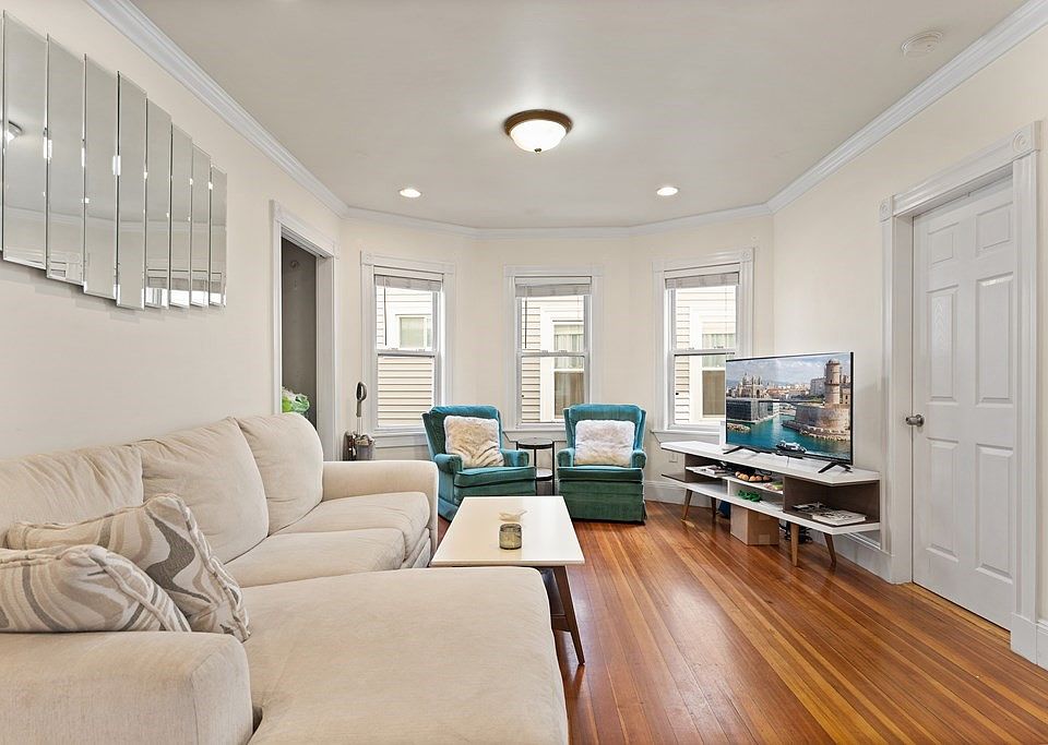 1st image of 12 Taft St #2