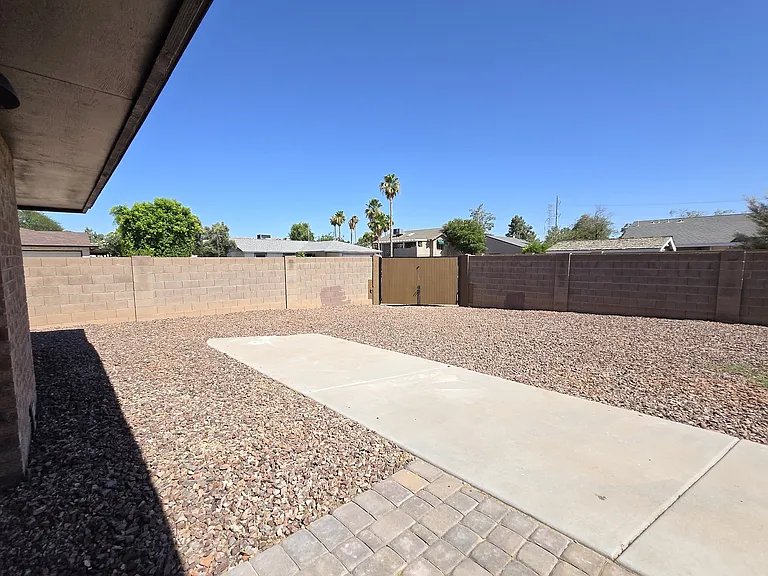 1731 E Redfield Rd — Photo 14