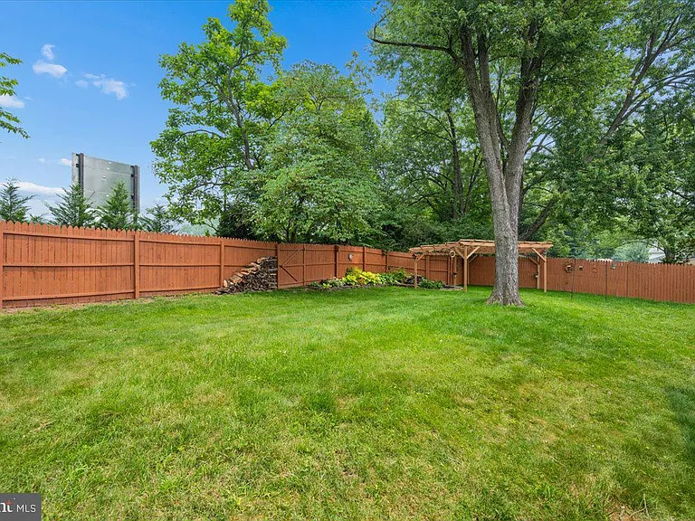 19829 Spurrier Ave — Photo 42