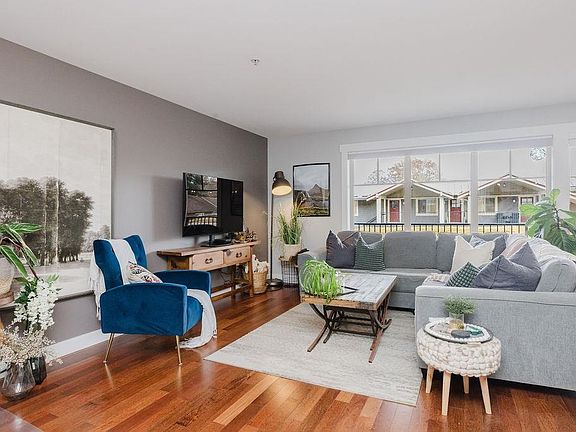2nd image of 414 Gower Point Rd #105