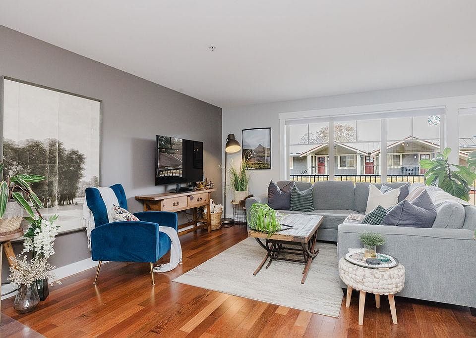 1st image of 414 Gower Point Rd #105