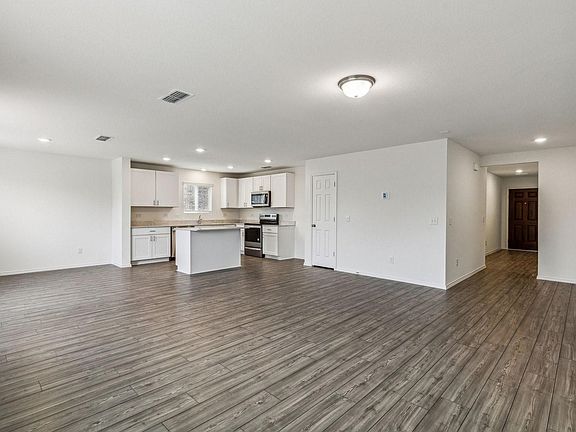3rd image of 2051 Henrietta Dr