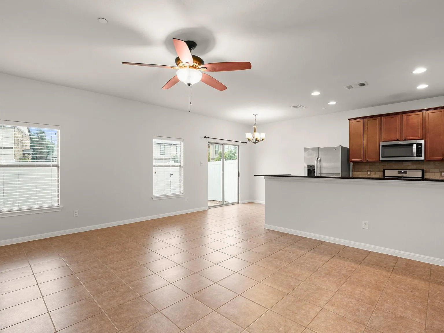 2 bed, 2.5 bath, 1532 sqft, $1,850 — Photo 2
