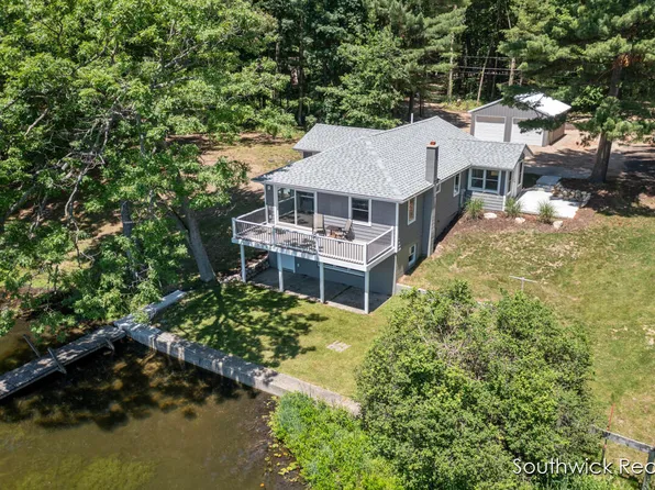 13262 Ungrey Dr NE, Gowen, MI 49326
