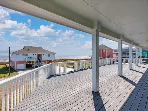 3125 James St, Crystal Beach, TX 77650