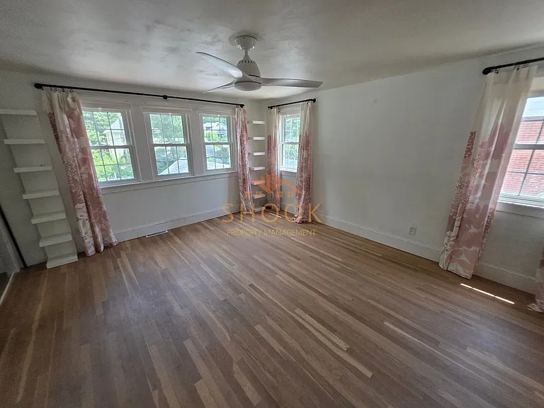 914 Vine St — Photo 19