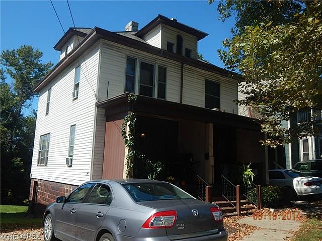 1st image of 204 S 9th St