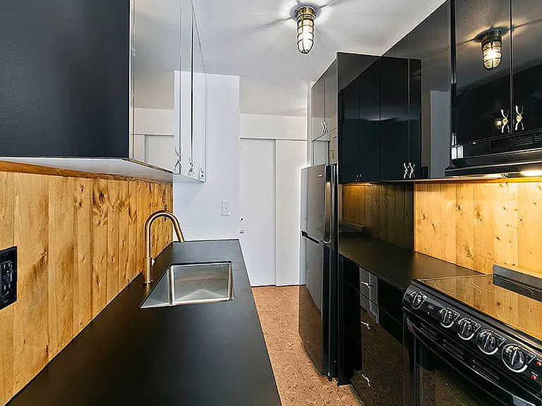 Riverside Apartments — Photo 14