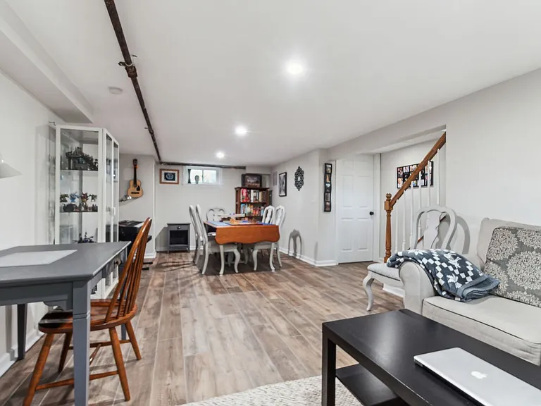 9909 Gardiner Ave — Photo 23