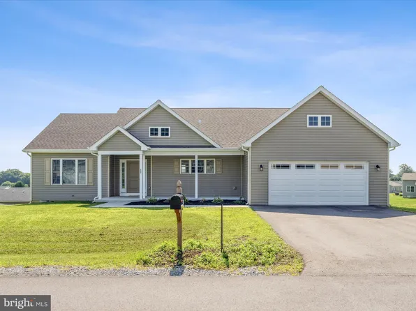 599 Duckwoods Ln, Martinsburg, WV 25403