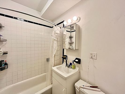 4th image of 515 E 6th St APT B2